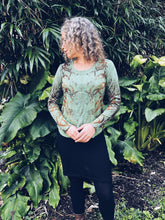 Load image into Gallery viewer, Wild Green longsleeve ~ Merino ~ S/M ~ NEW Homegrown Botanica