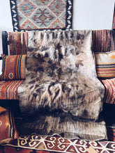 Load image into Gallery viewer, NZ Wool Blanket ~ Single ~ Liquid Amber