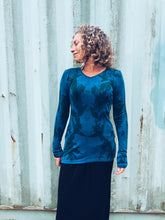 Load image into Gallery viewer, Blue Longsleeve ~ Merino ~ M Wild Botanica