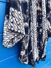 Load image into Gallery viewer, Batik Kimono - Java - Dark with sleeve detailing - Homegrown Botanica