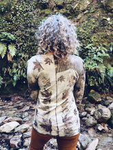 Load image into Gallery viewer, Thread Journeys Liquid Amber Long sleeve ~ Merino ~ XL ~ New
