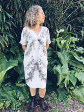Load image into Gallery viewer, Cream Summer Dress ~ Linen ~ S/M
