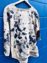 Load image into Gallery viewer, Feijoa top ~ Linen XL
