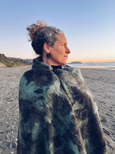 Load image into Gallery viewer, NZ Wool Blanket ~ Single ~ Turqouise Liquid Amber
