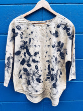 Load image into Gallery viewer, Feijoa top ~ Linen XL
